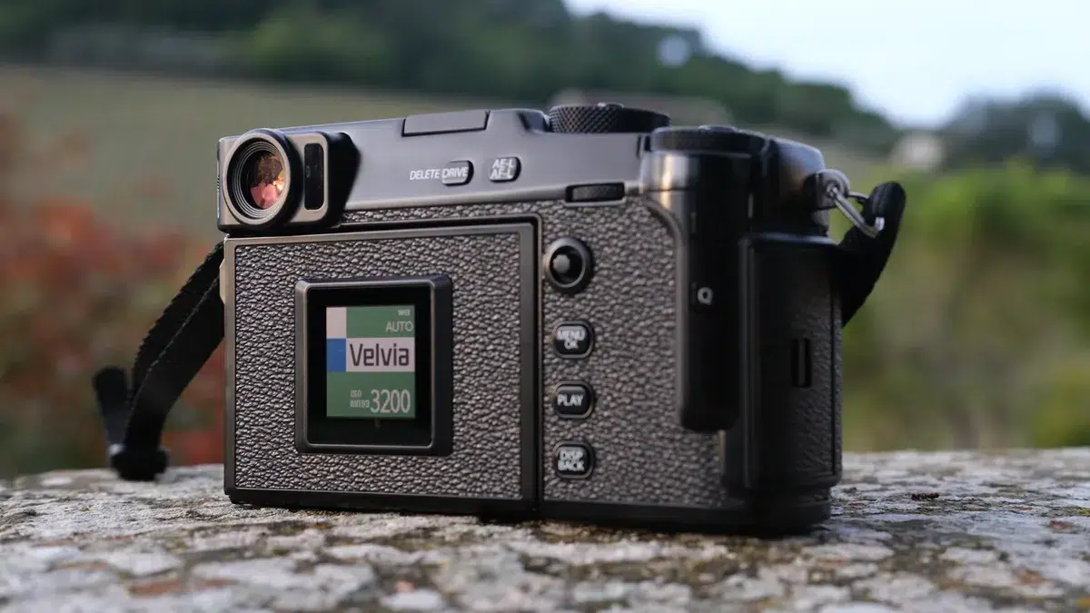 Изображение к статье: Nikon и Fujifilm молчат в 2026 году: какие камеры ждём