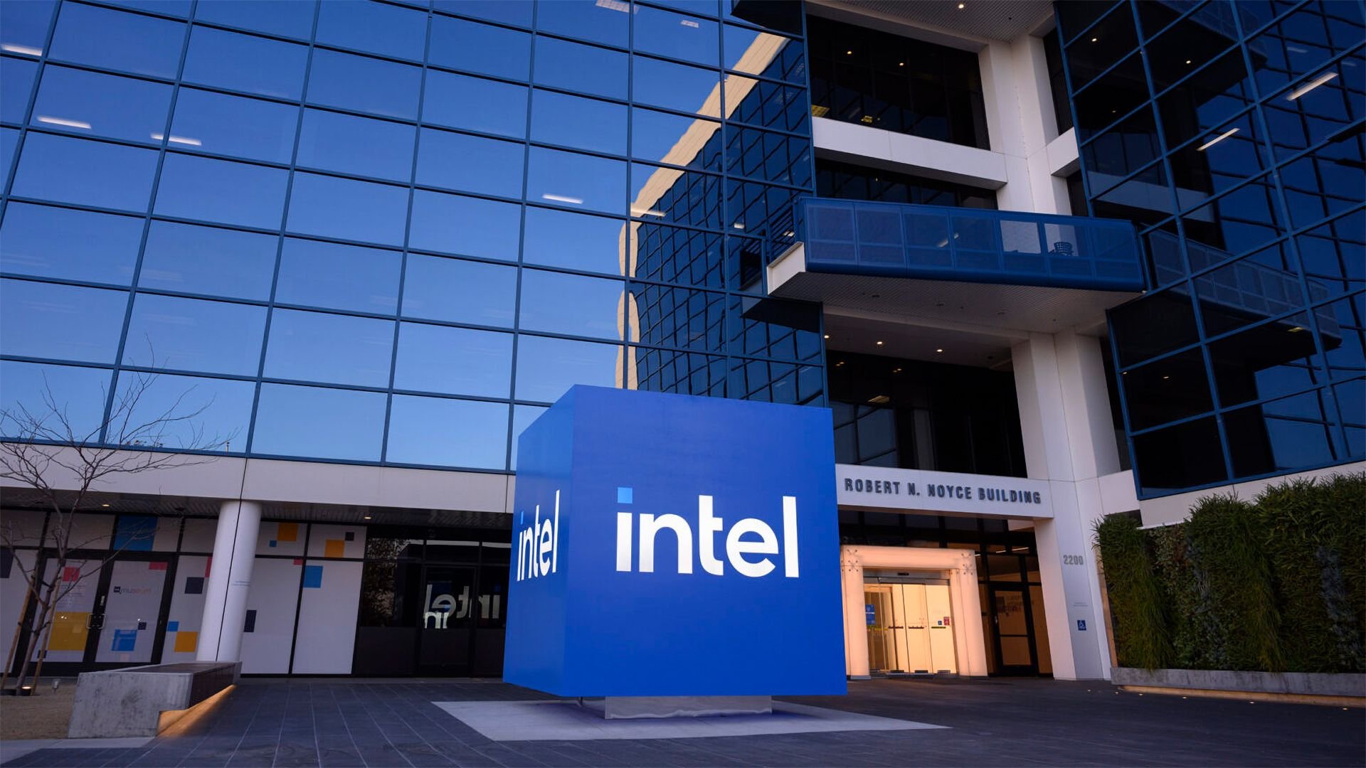 Intel придумала память XBM HBM без дорогого интерпозера