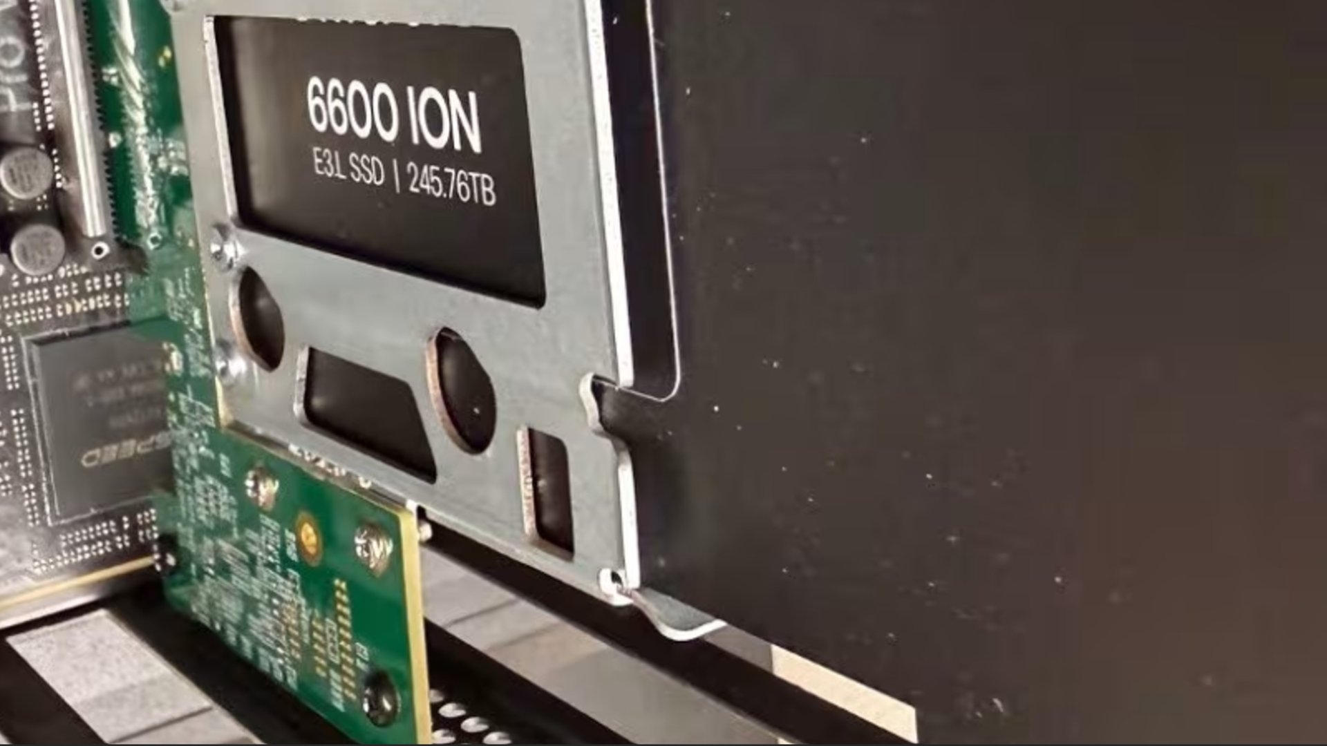Micron 6600 ION на 245 ТБ обошёл конкурентов за счёт DRAM