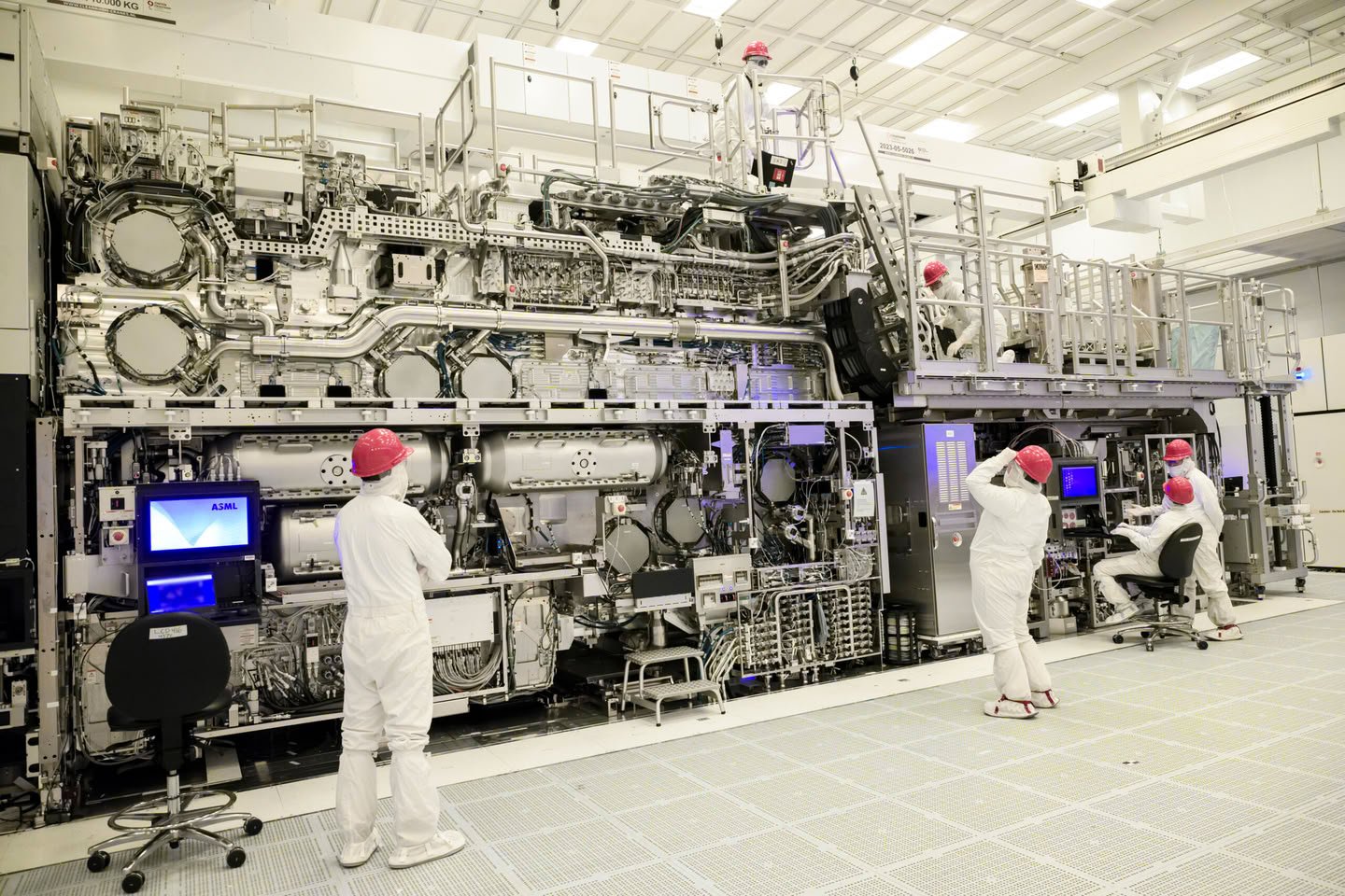High NA EUV вышла в массовое производство с Intel 18A