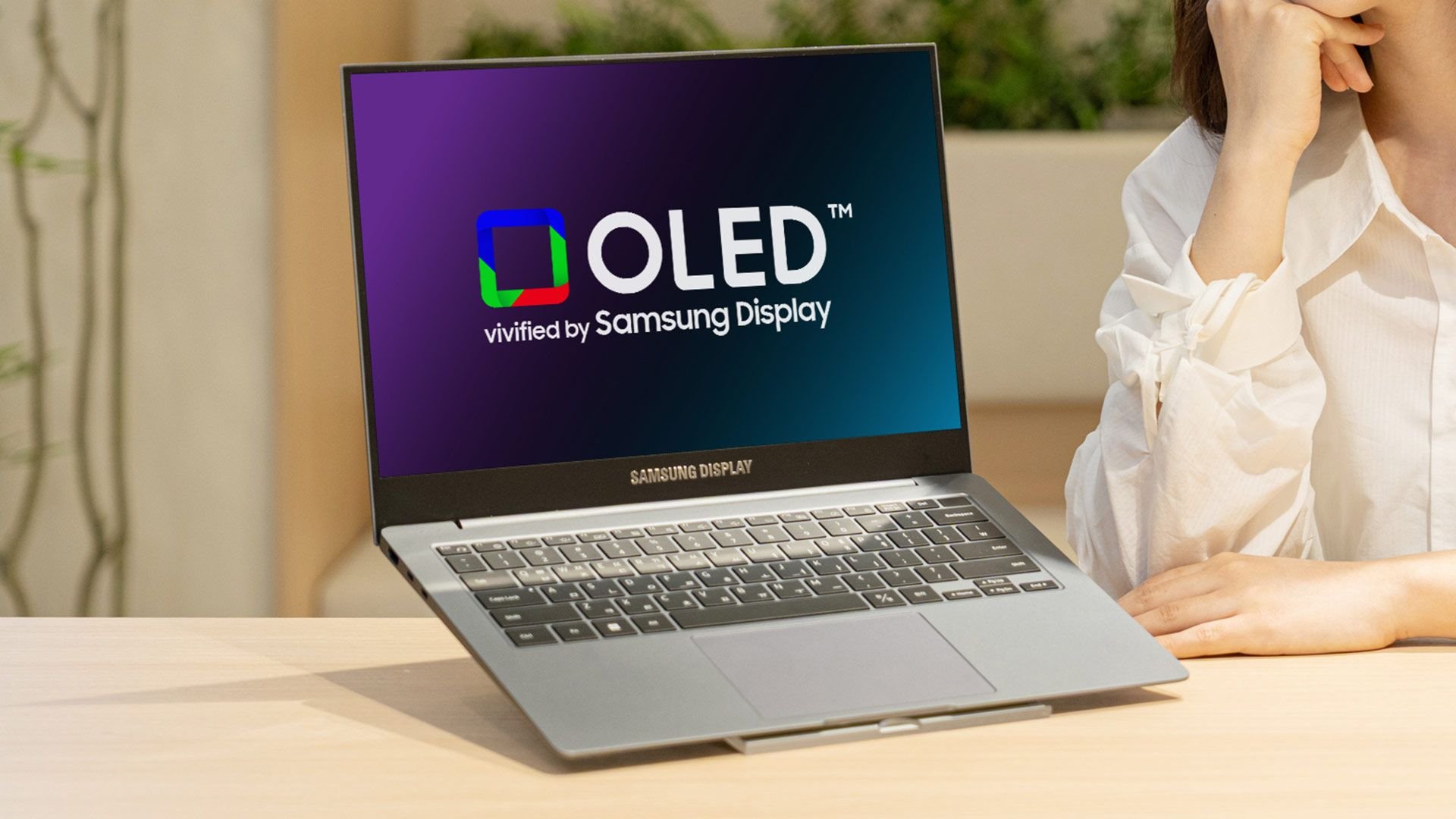 Samsung начала поставки tandem OLED для ноутбуков на 1600 нит