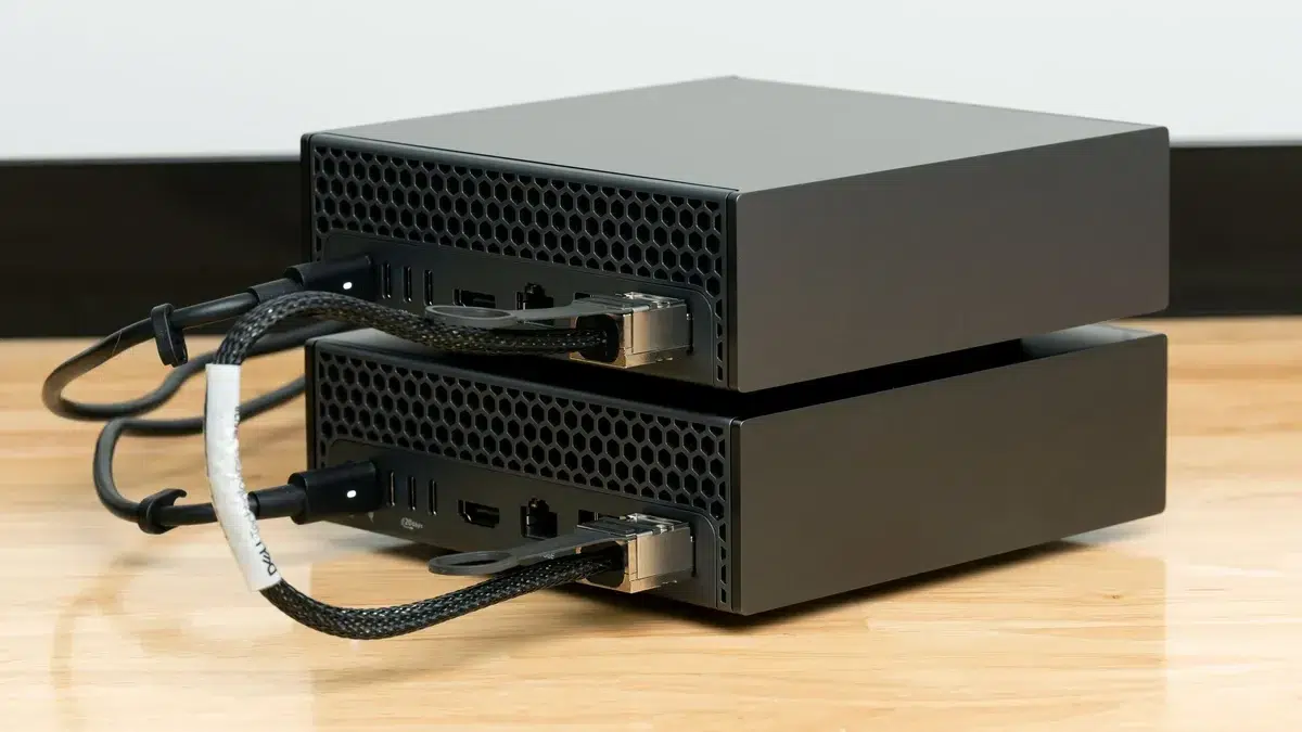 Изображение к статье: Dell Pro Max GB10 связали в локальный AI-кластер на 256 ГБ