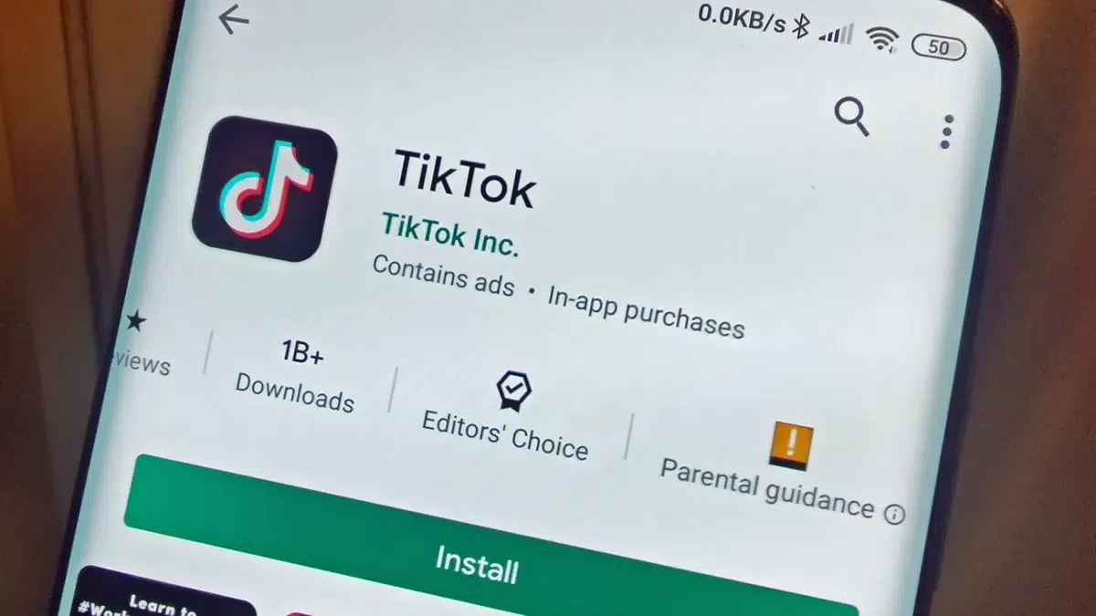 Изображение к статье: TikTok начнёт учить пользователей распознавать ИИ-мусор