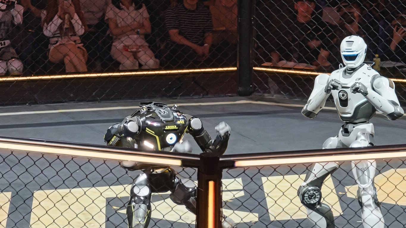Робот T800 потерял голову в MMA бою и продолжил драться