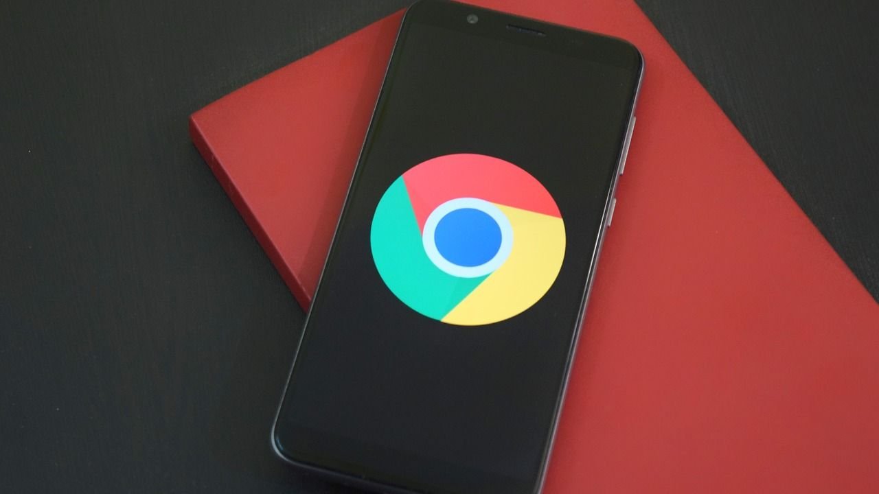 Расширение Adobe Acrobat для Chrome угрожало чатам WhatsApp