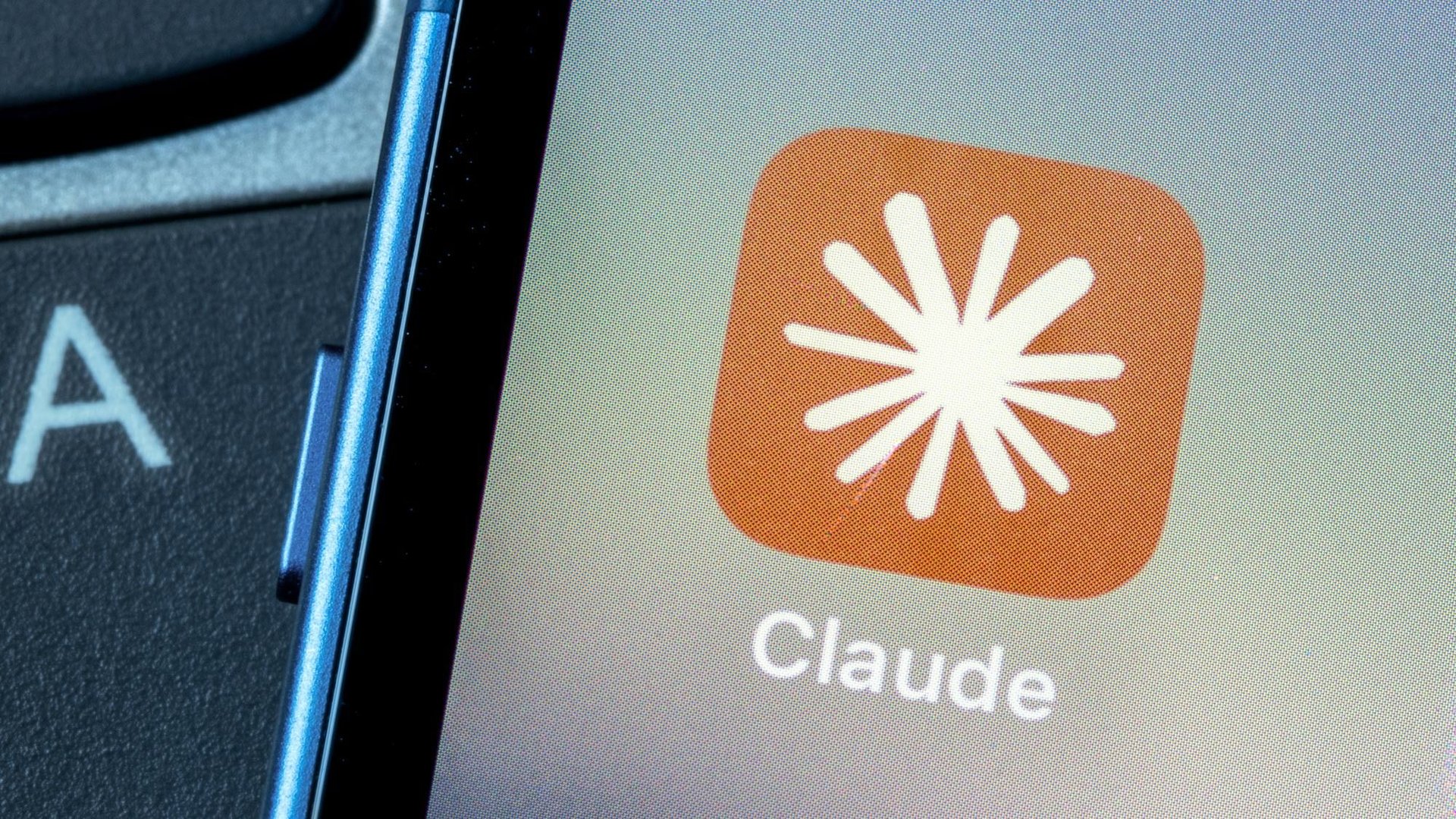 Чаты Claude попали в Google из за публичных ссылок