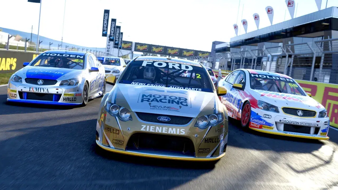 Project Motor Racing получила Holden Commodore и три экрана
