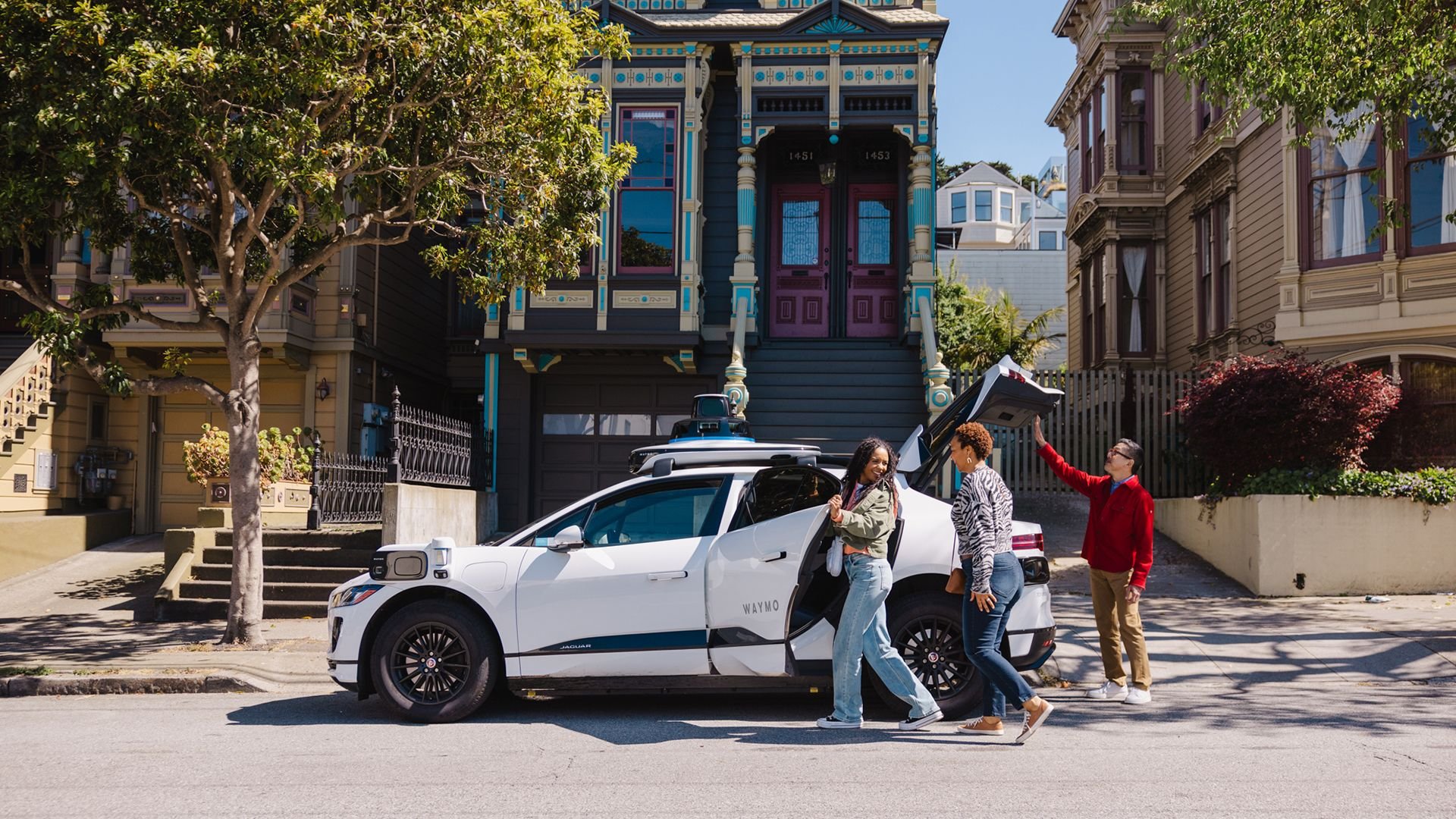 Waymo спорит с Tesla камер для роботакси недостаточно