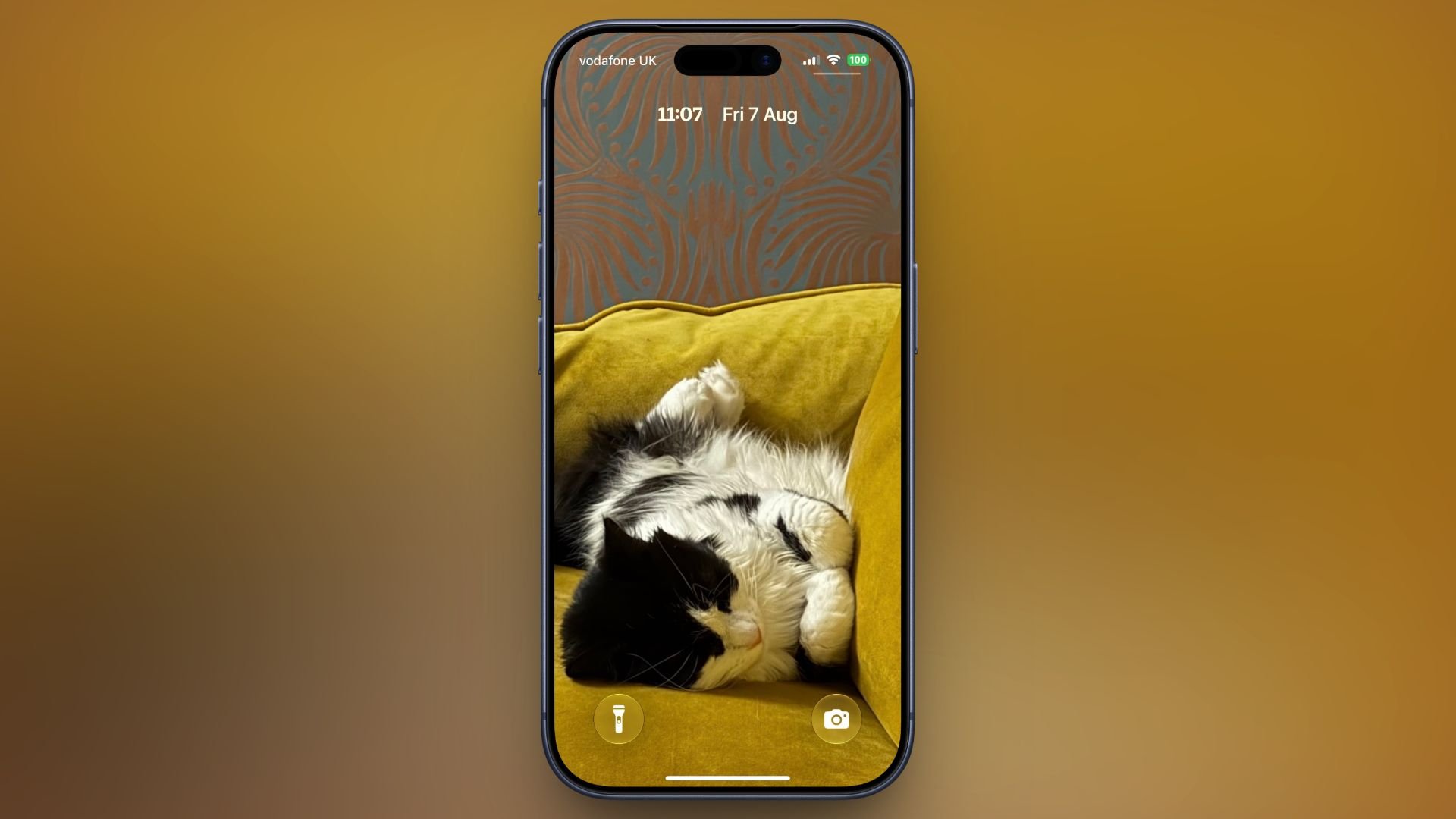 iOS 27 получила компактные часы на экране блокировки