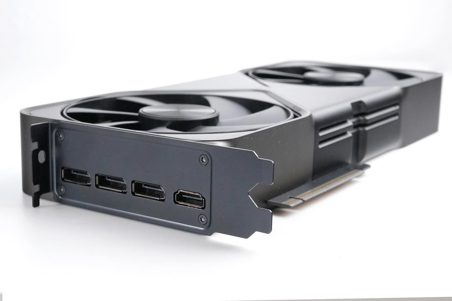 RTX 50 подорожали до 39 за месяц MSRP ушла в миф