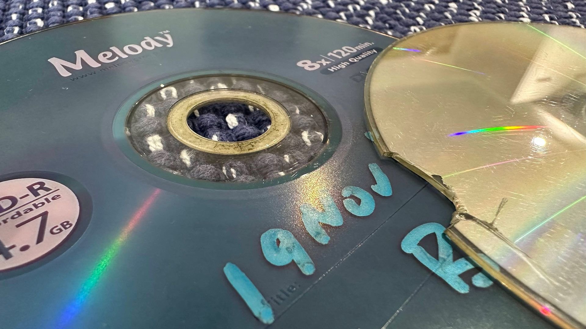 CD начали трескаться виноваты химия и пенопласт