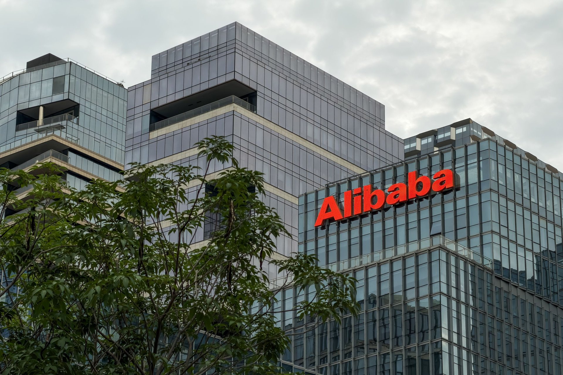 Alibaba продаёт Lingxi Games деньги нужны на ИИ