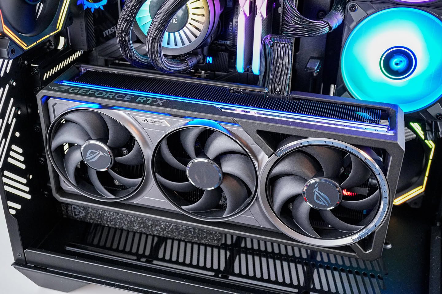 ASUS добавила автоотключение для защиты RTX от 12V 2×6