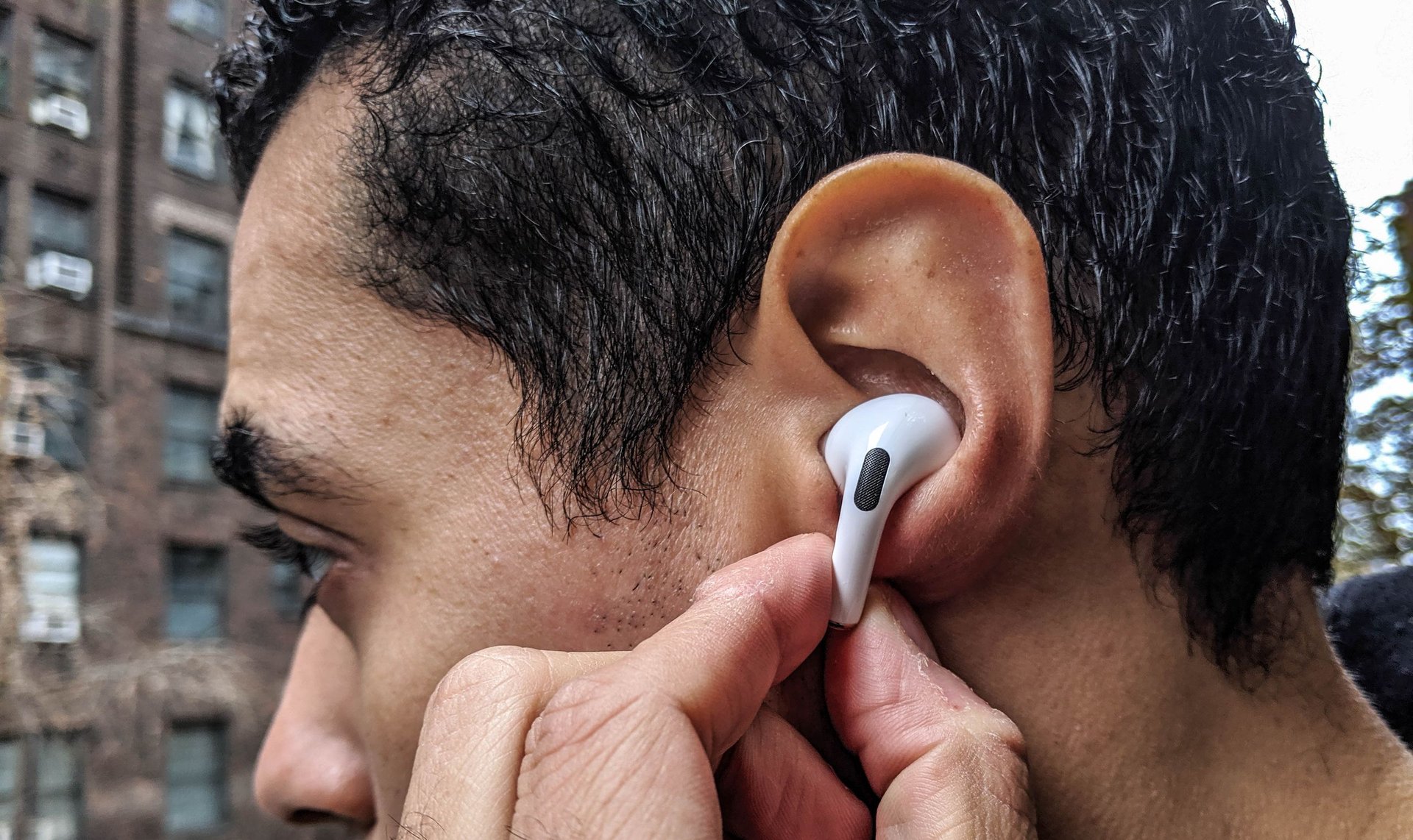 AirPods Ultra с камерами засветились в видео macOS