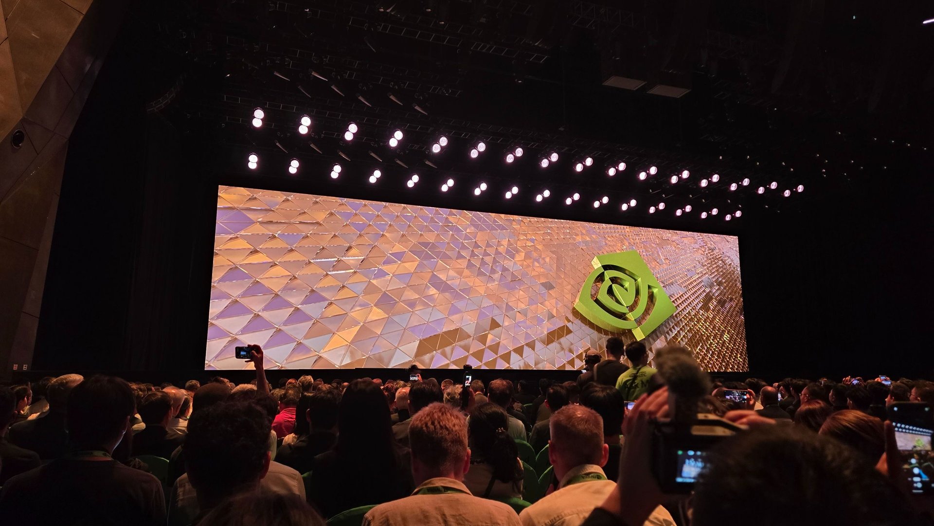 Nvidia выпустила NeMo Switchyard для снижения затрат на ИИ
