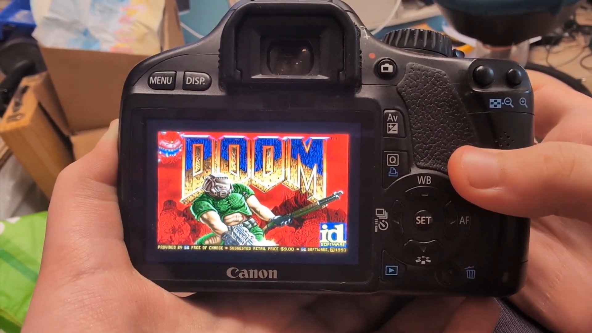 Doom запустили на зеркалке Canon EOS 550D со звуком