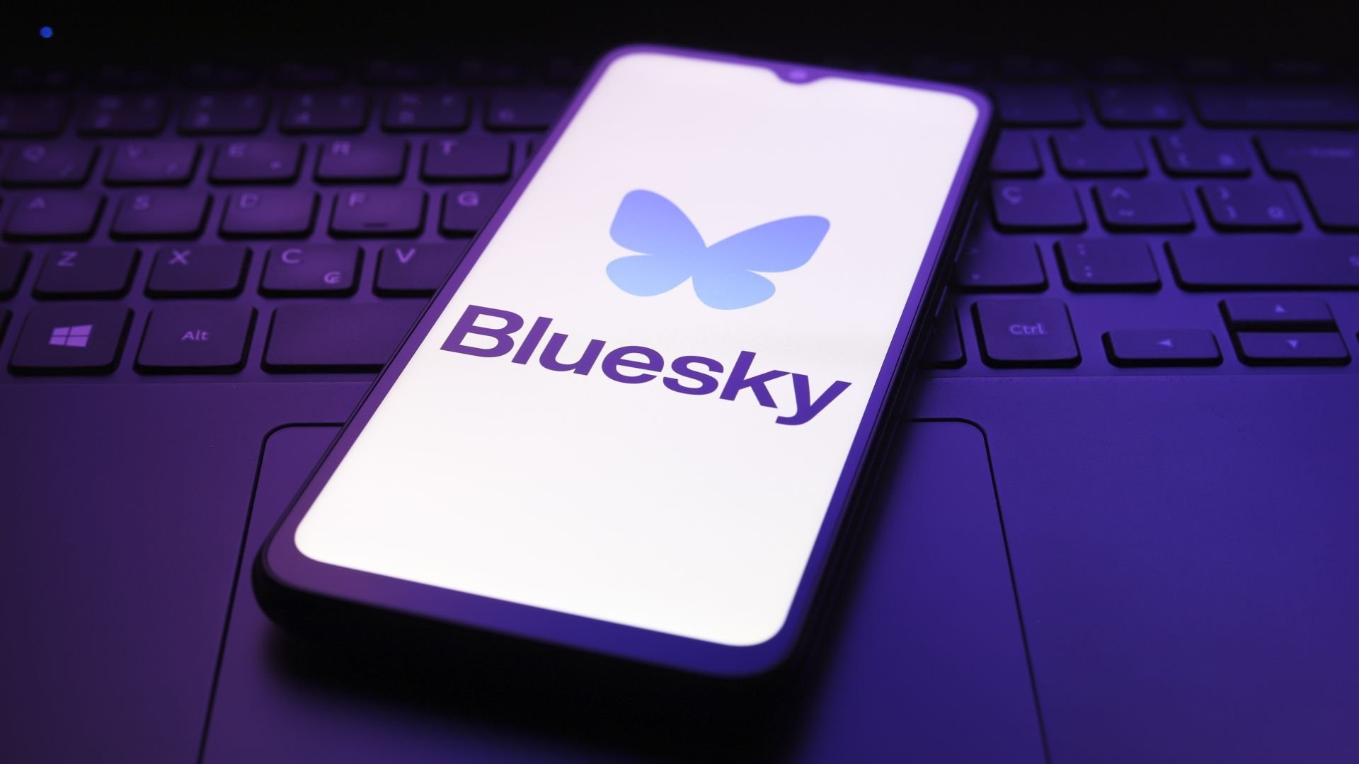 Bluesky сутки лежал из за DDoS что известно об атаке