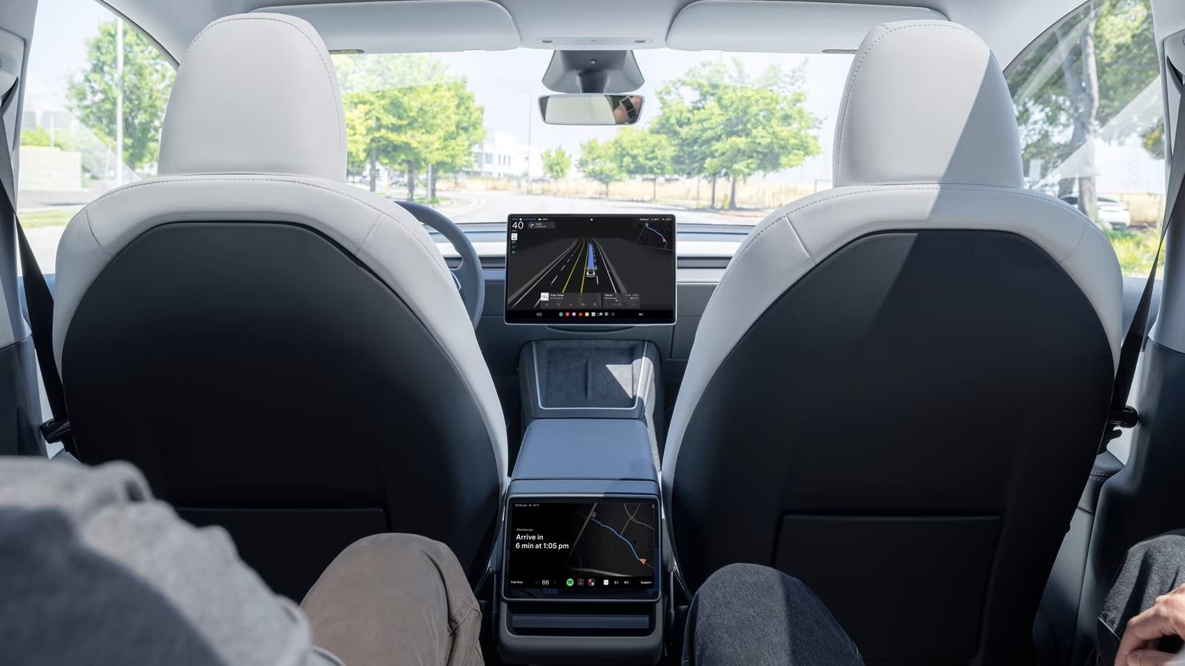 Robotaxi Tesla въехал в столбики перед тестами Cybercab
