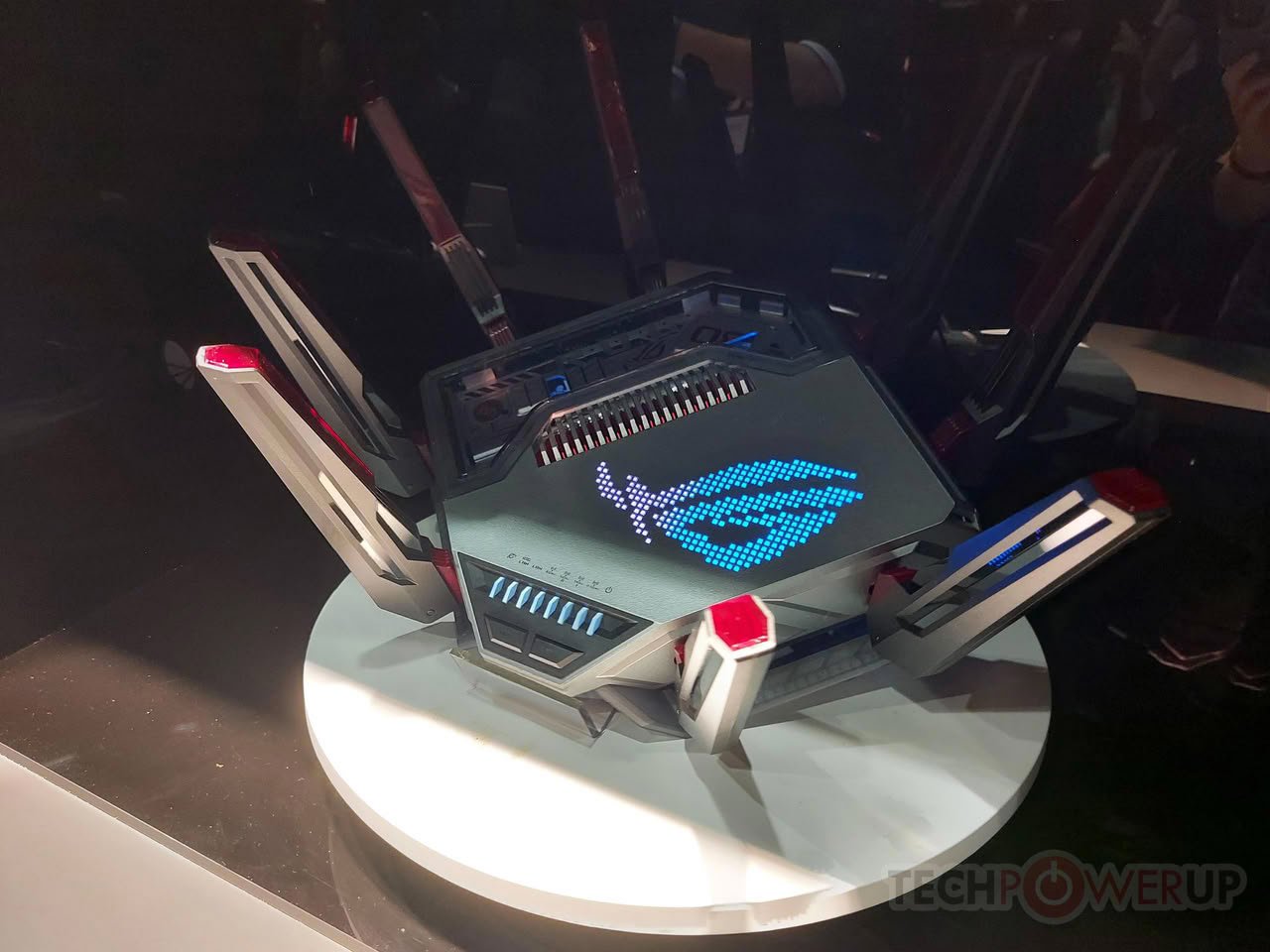 Изображение к статье: ASUS показала ROG Rapture GT-BN98: Wi-Fi 8 и 25 Гбит/с