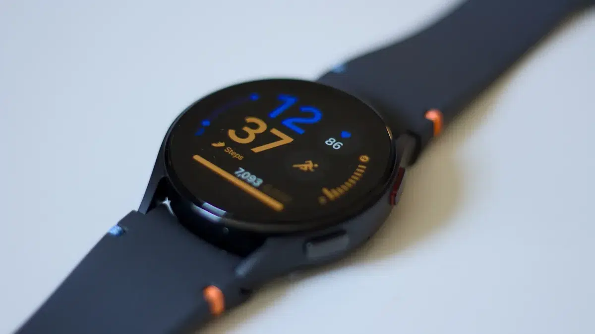 Изображение к статье: Samsung Galaxy Aero засветились в утечке: часы без Wear OS