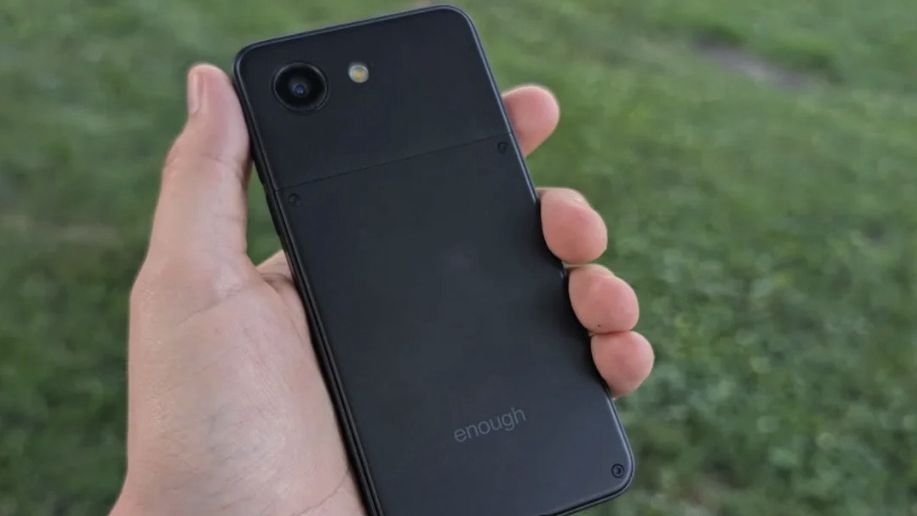 Enough Phone вернёт компактный смартфон со сменной батареей