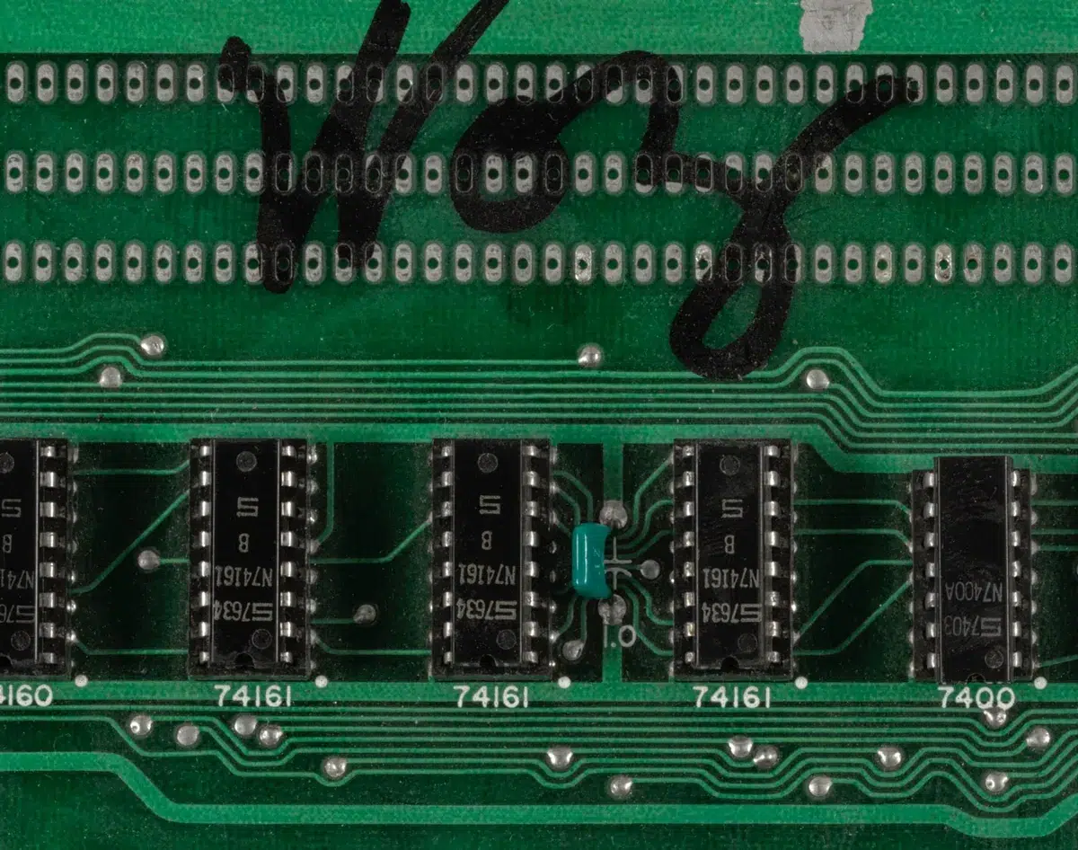 Изображение к статье: Apple 1 с автографом Возняка оценили до $800 000