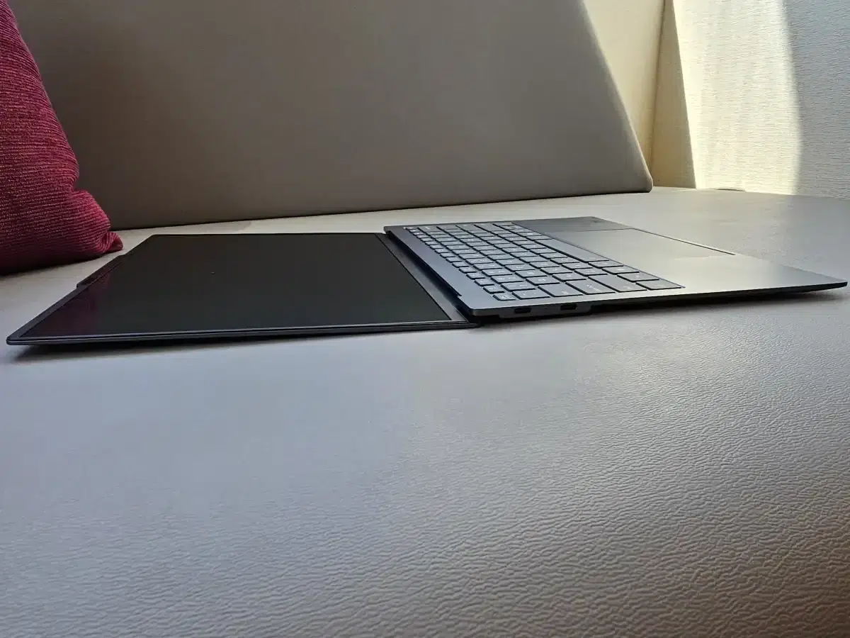 Изображение к статье: Lenovo показала фанлесс-ноутбук AeroBlade с AirJet