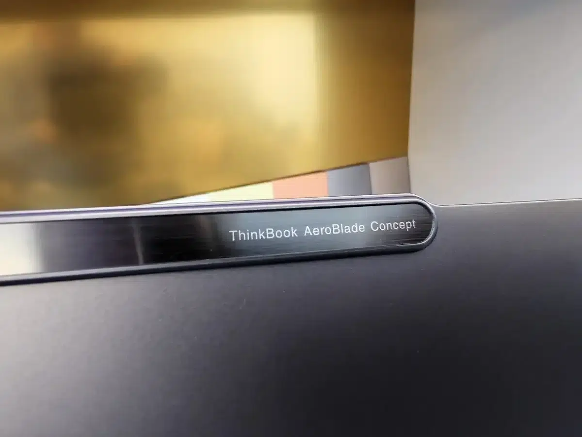 Изображение к статье: Lenovo показала фанлесс-ноутбук AeroBlade с AirJet