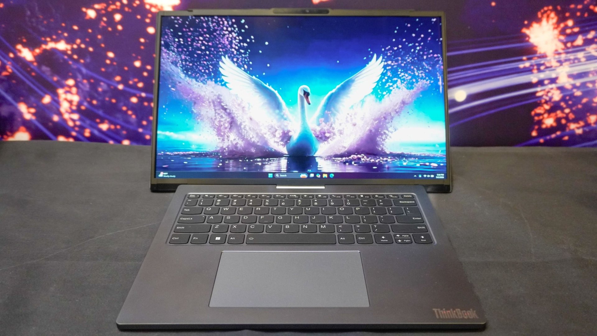 Lenovo Project Swan расширяет экран с 14 до 17 дюймов