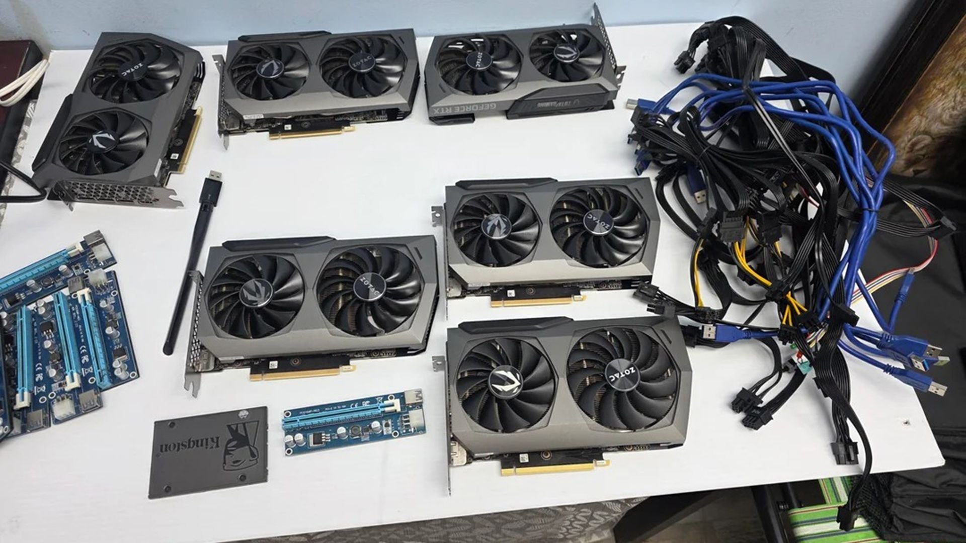 Нашли 12 RTX 3070 из майнинг ферм карты пережили подвал