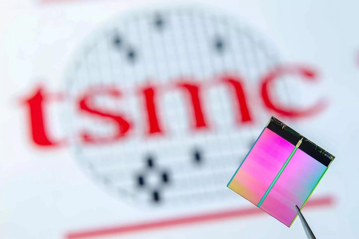 По данным UDN TSMC начала пробное производство по техпроцессу A14