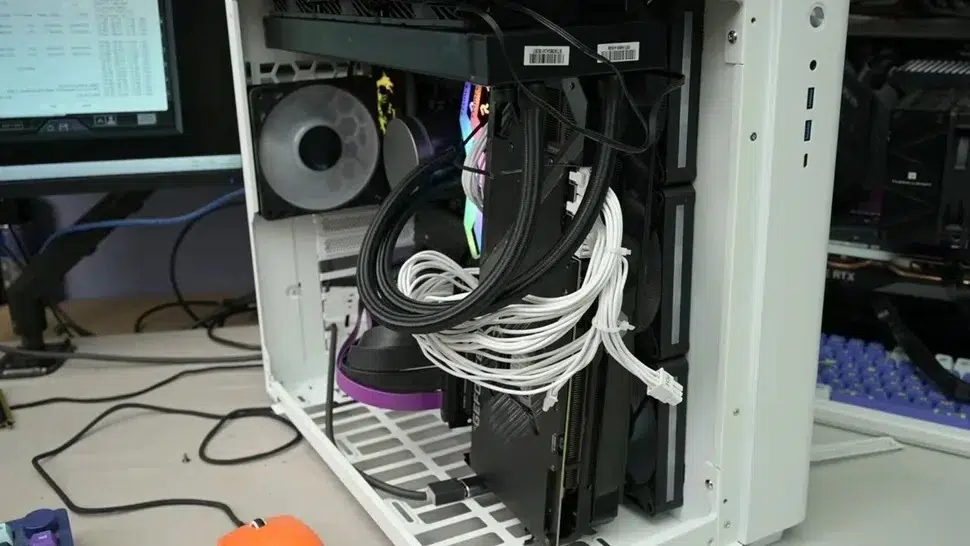 Вертикальная RTX 3080 снизила температуру хот спота на 14 °C в тесте