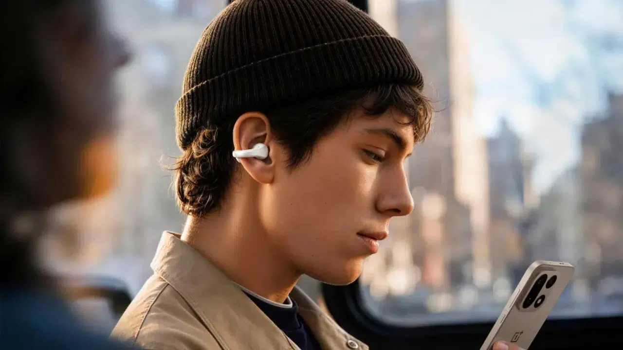 OnePlus выпустила первые для бренда наушники клипсы Buds Clip